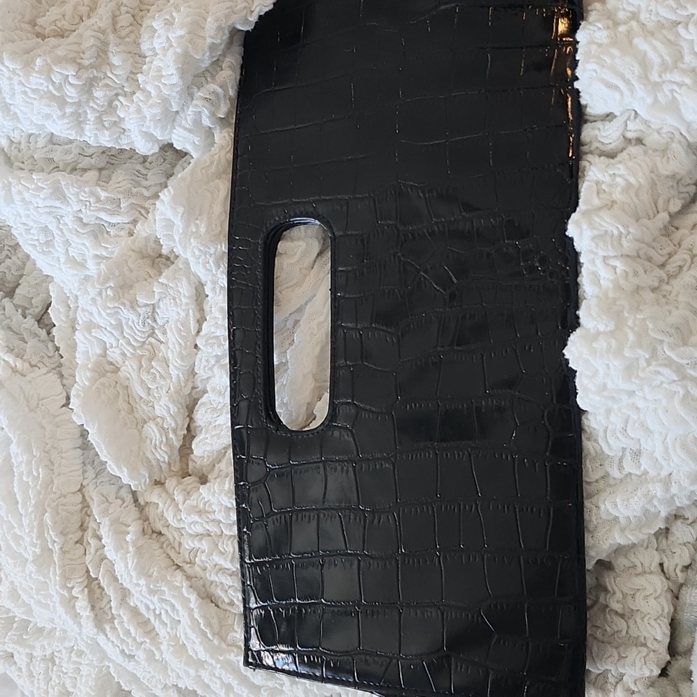 Black clutch